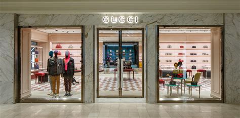 gucci store phipps plaza.